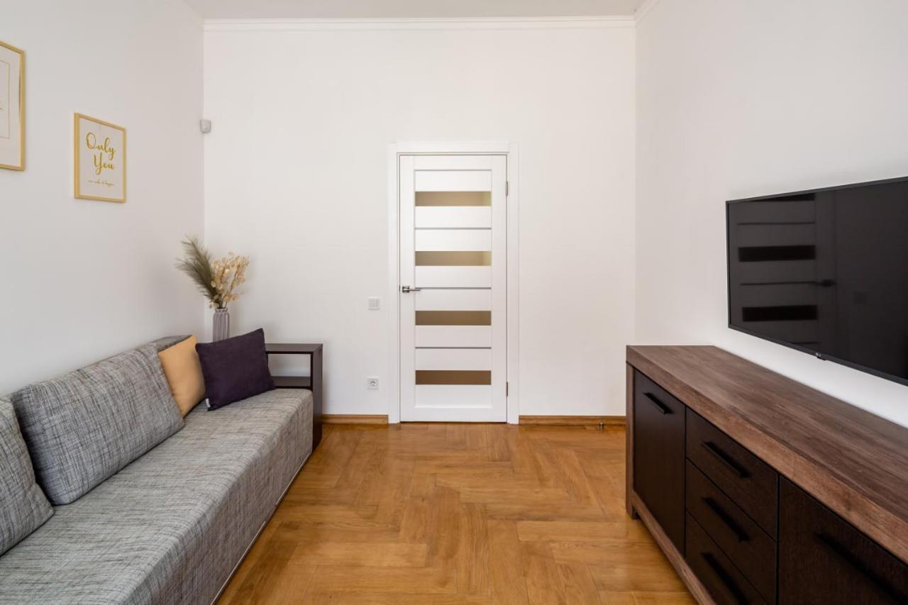 Three Bedroom Apartment On Rynok Square Lviv Dış mekan fotoğraf