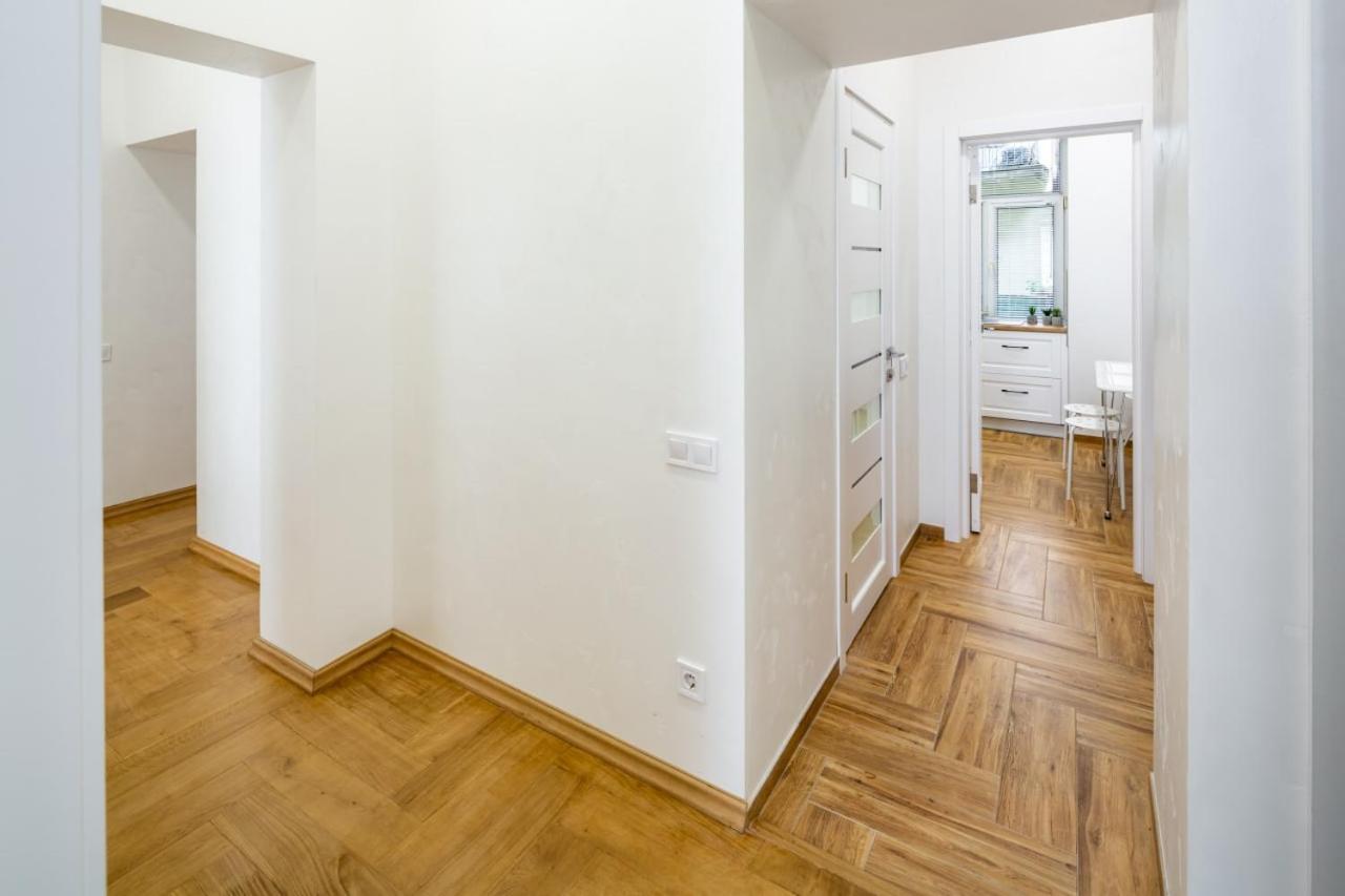 Three Bedroom Apartment On Rynok Square Lviv Dış mekan fotoğraf
